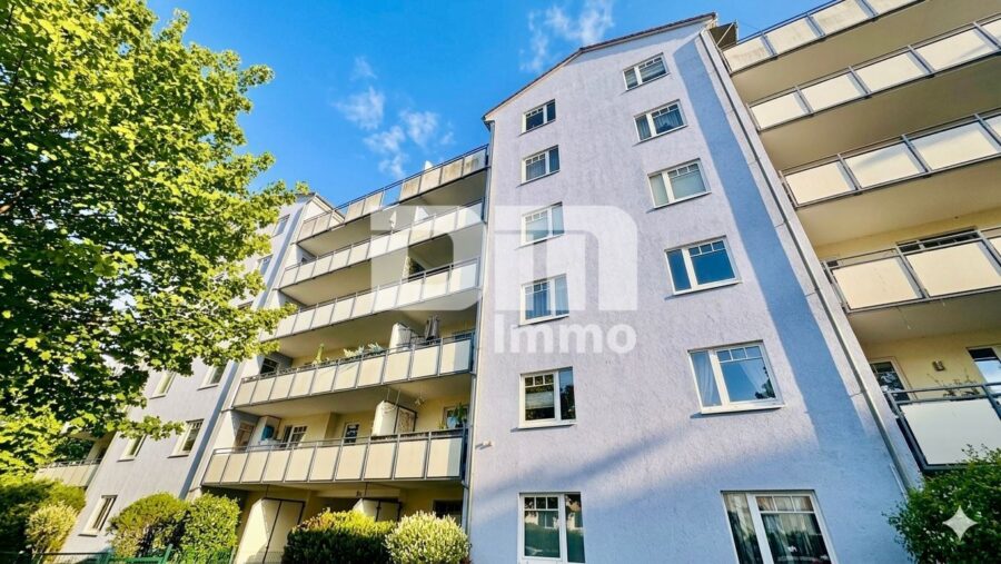 Großzügige altengerechte EG 4-Zimmer Wohnung mit großer Terrasse und Stellplatz - Frontansicht